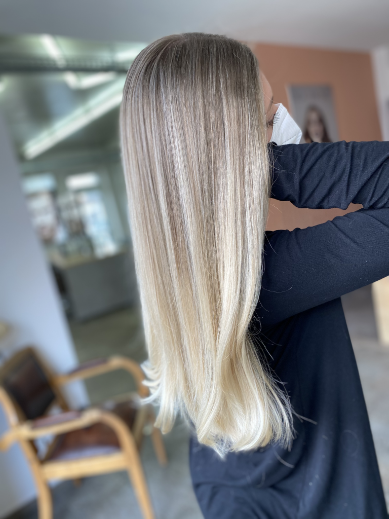 Blond28